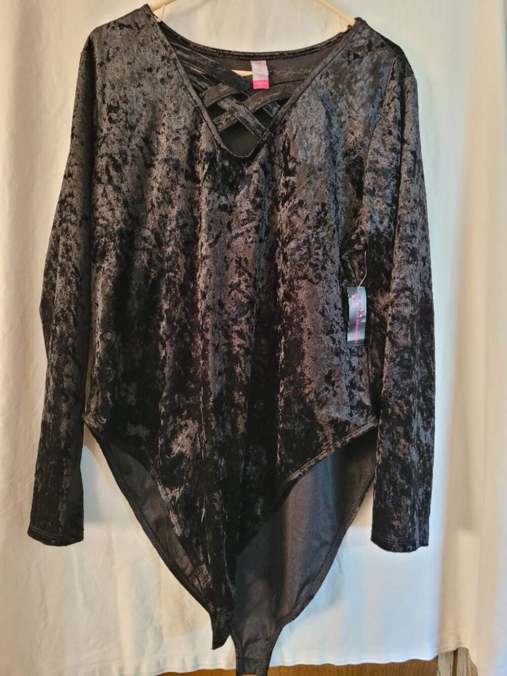 New No Boundaries Holiday Fashion Top